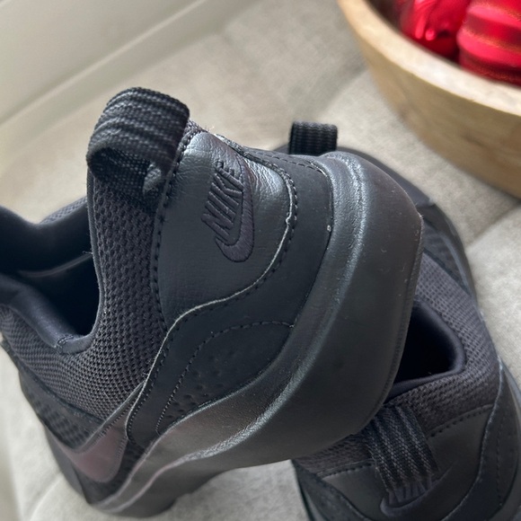 Nike Women’s Black Slip-On Sneakers Size 9.5 Lightweight Athletic Comfort Shoes - Picture 4 of 8